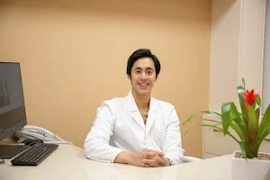 Dr. Darren Huang DDS image