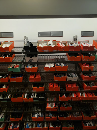 Sporting Goods Store «Nike Factory Store», reviews and photos, 120 Laconia Rd #201, Tilton, NH 03276, USA