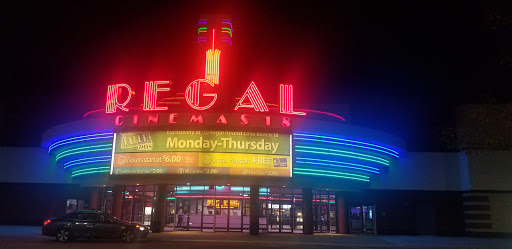 Movie Theater «Regal Cinemas Round Lake Beach 18», reviews and photos, 550 E Rollins Rd, Round Lake Beach, IL 60073, USA