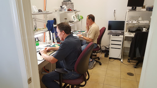 Cell Phone Store «Alpharetta Cell Phone Repair», reviews and photos, 11770 Haynes Bridge Rd #204, Alpharetta, GA 30009, USA