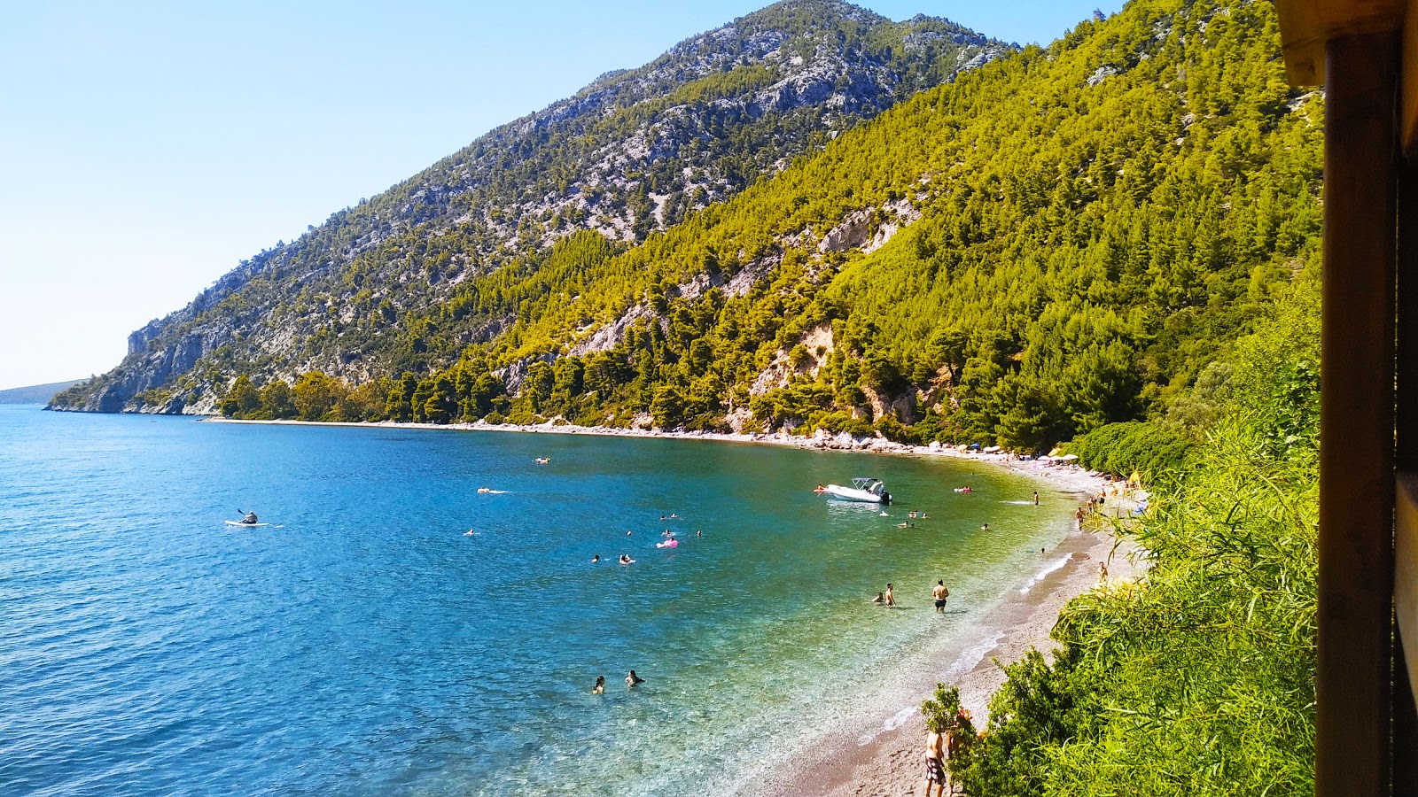 Fotografija Dafni of Evia beach z sivi fini kamenček površino