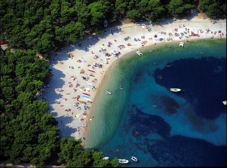 Foto av Stranden Velika Raduca II med turkos rent vatten yta