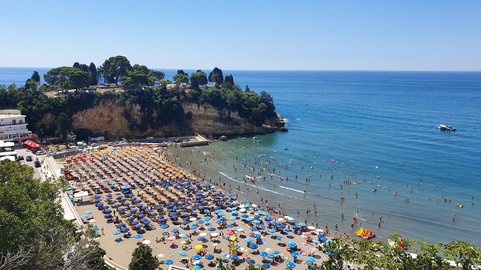 Foto av Ulcinj small beach med fin grå sand yta