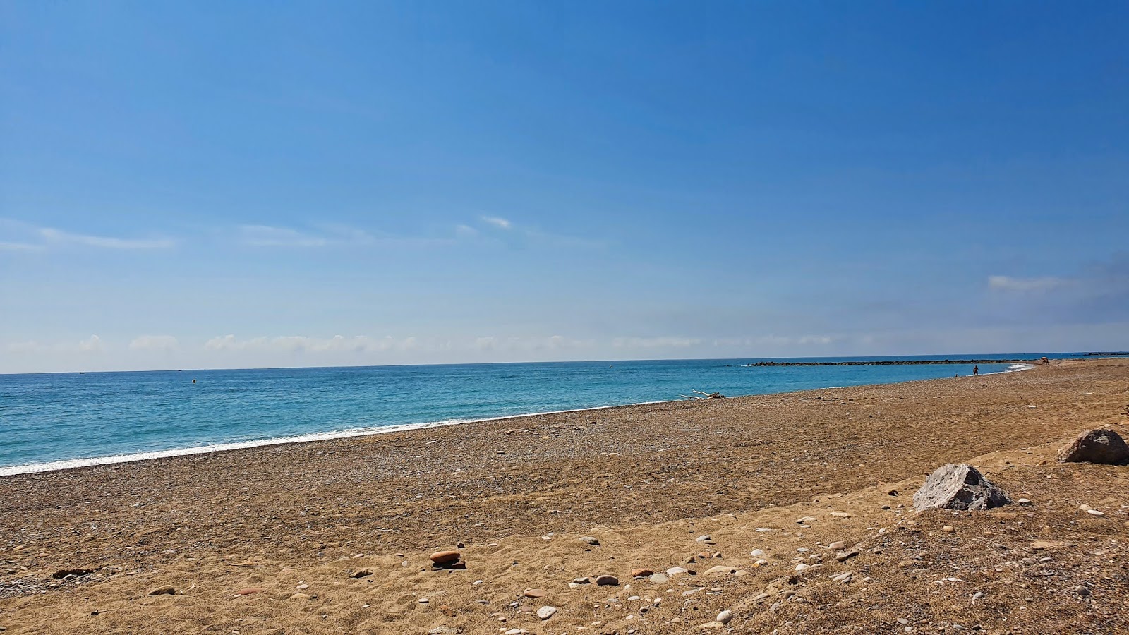 Foto di Playa de la Torre con baia lunga