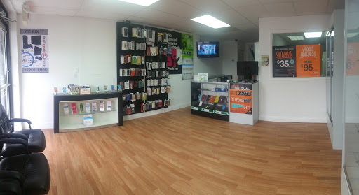 Cell Phone Store «Cell Phones Universe», reviews and photos, 1800 Palm Ave, Hialeah, FL 33010, USA