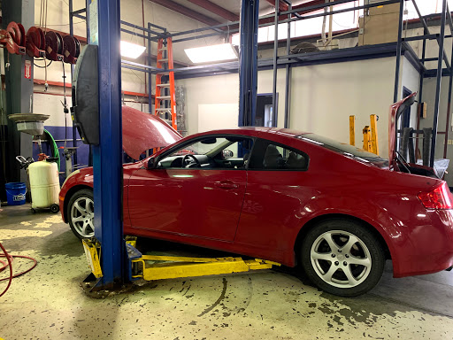 Auto Repair Shop «Springdale Automotive (Brownsboro)», reviews and photos, 8005 Brownsboro Rd, Louisville, KY 40241, USA