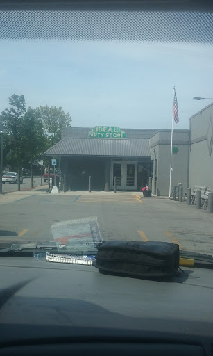 Beer Store «Ideal Party Store Inc», reviews and photos, 908 N Johnson St, Bay City, MI 48708, USA