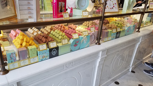 Shopping Mall «The Grove», reviews and photos, 189 The Grove Dr, Los Angeles, CA 90036, USA