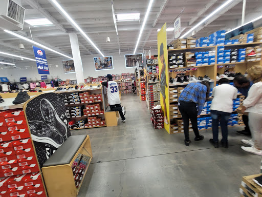 Shoe Store «WSS», reviews and photos, 460 San Fernando Mission Blvd, San Fernando, CA 91340, USA
