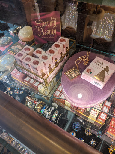 Vintage Clothing Store «Bygones Vintage Clothing», reviews and photos, 2916 W Cary St, Richmond, VA 23221, USA