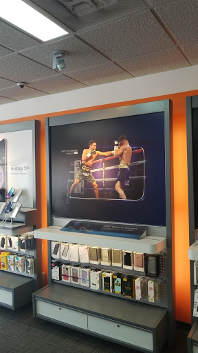 Cell Phone Store «AT&T Authorized Retailer», reviews and photos, 17100 Collins Ave #108, Sunny Isles Beach, FL 33160, USA