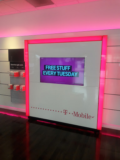 Cell Phone Store «T-Mobile», reviews and photos, 100 Promenade Pkwy A, Fayetteville, GA 30214, USA