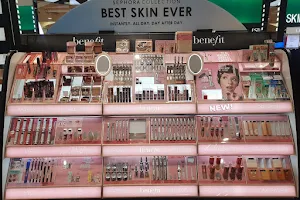 Benefit Cosmetics BrowBar Lounge, Sephora Pondok Indah Mall image