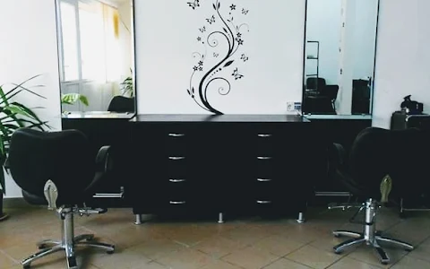 Ideal Style Salon image
