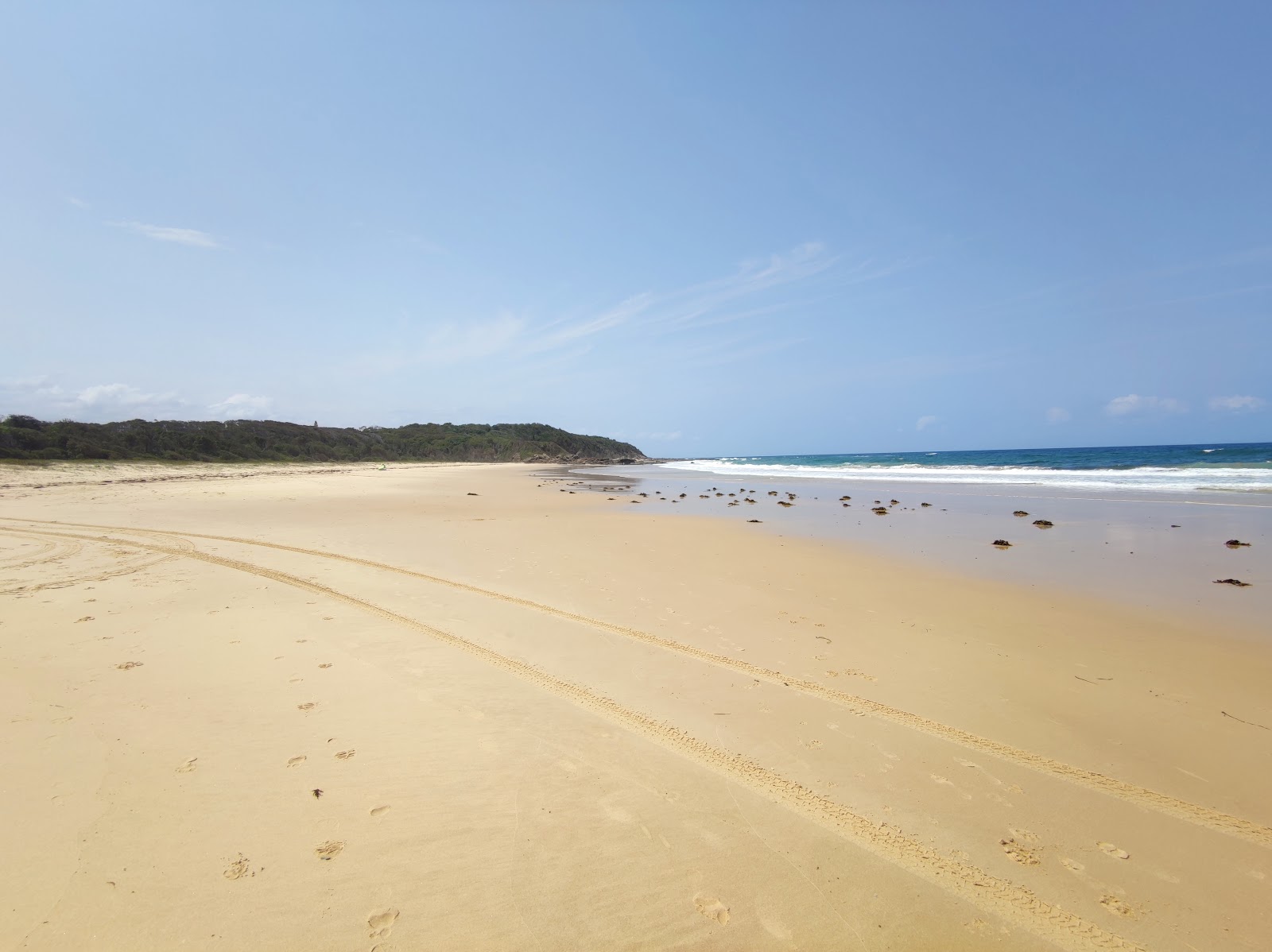 Fotografija Nine Mile Beach II z svetel fin pesek površino