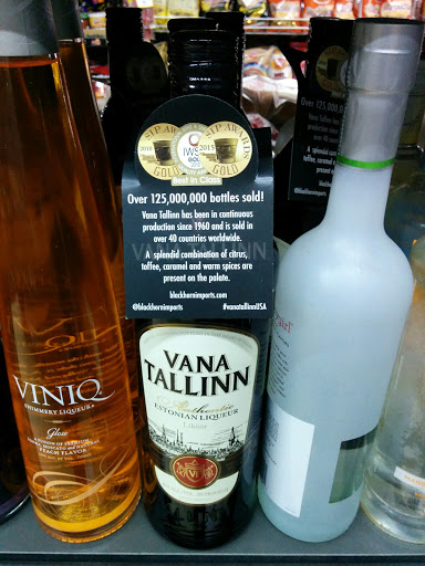 Pizza Restaurant «Alan D Liquor», reviews and photos, 2300 W Auburn Rd, Rochester Hills, MI 48309, USA