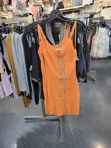 Clothing Store «Fashion Avenue JR/PLUS», reviews and photos, 11018 Rosecrans Ave, Norwalk, CA 90650, USA