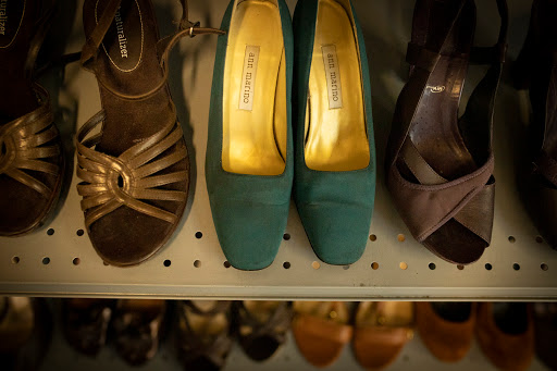 Thrift Store «Snowline Hospice Thrift Store Folsom», reviews and photos, 616 E Bidwell St, Folsom, CA 95630, USA