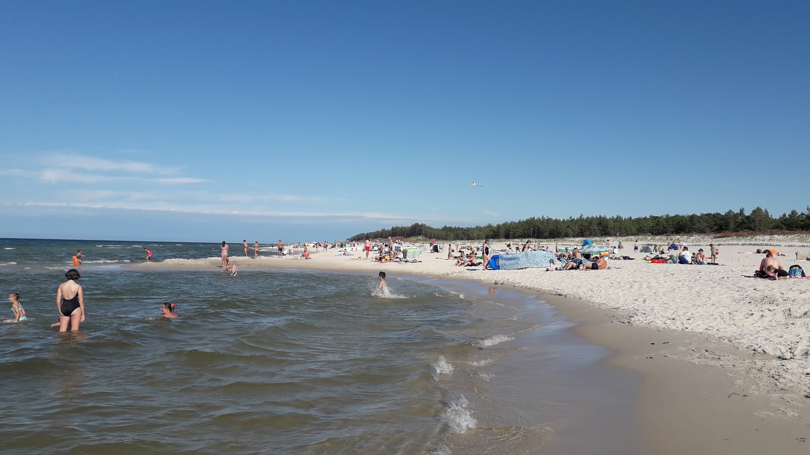 Valokuva Osetnik Beachista. sisältäen pitkä suora