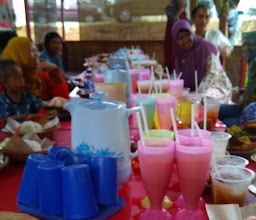 Lesehan ayam penyet Dang Lena photo