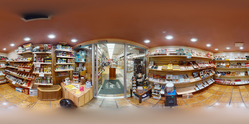 Tobacco Shop «Knuckleheads Tobacco & Gifts», reviews and photos, 550 State St, Madison, WI 53703, USA