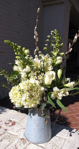 Florist «K & M Floral & Interior Plant Designs», reviews and photos, 537 Main St, Woodland, CA 95695, USA