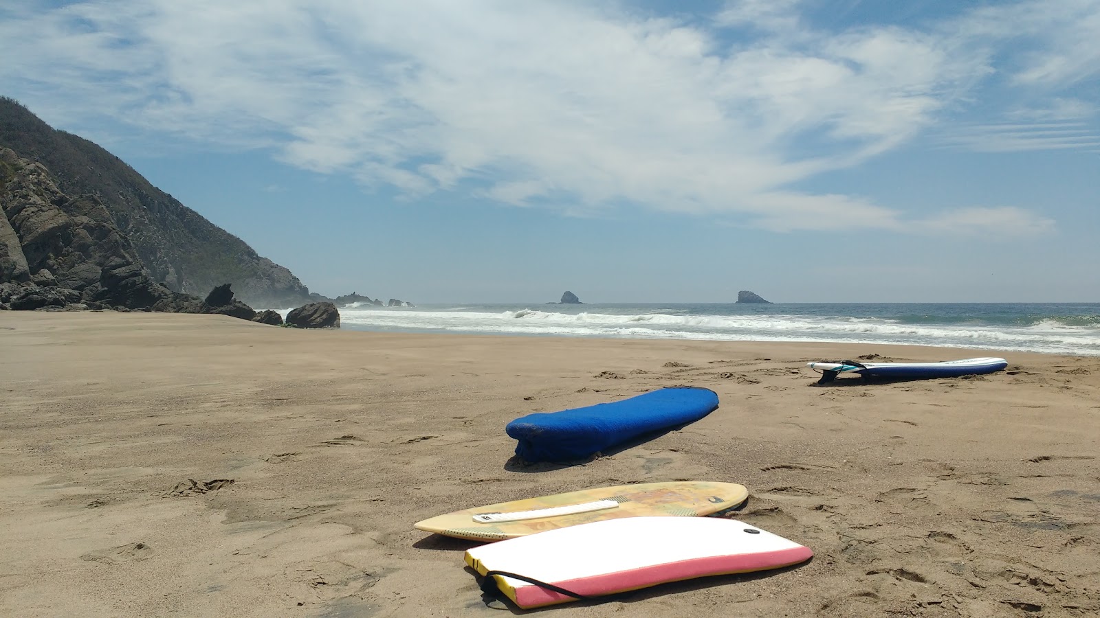 Foto de Arroyo Seco beach con agua cristalina superficie