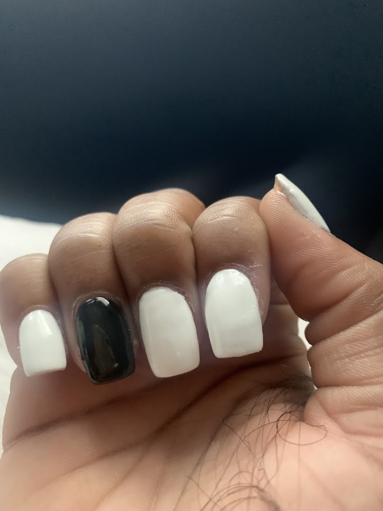 Four Seasons Nail Salon 19050