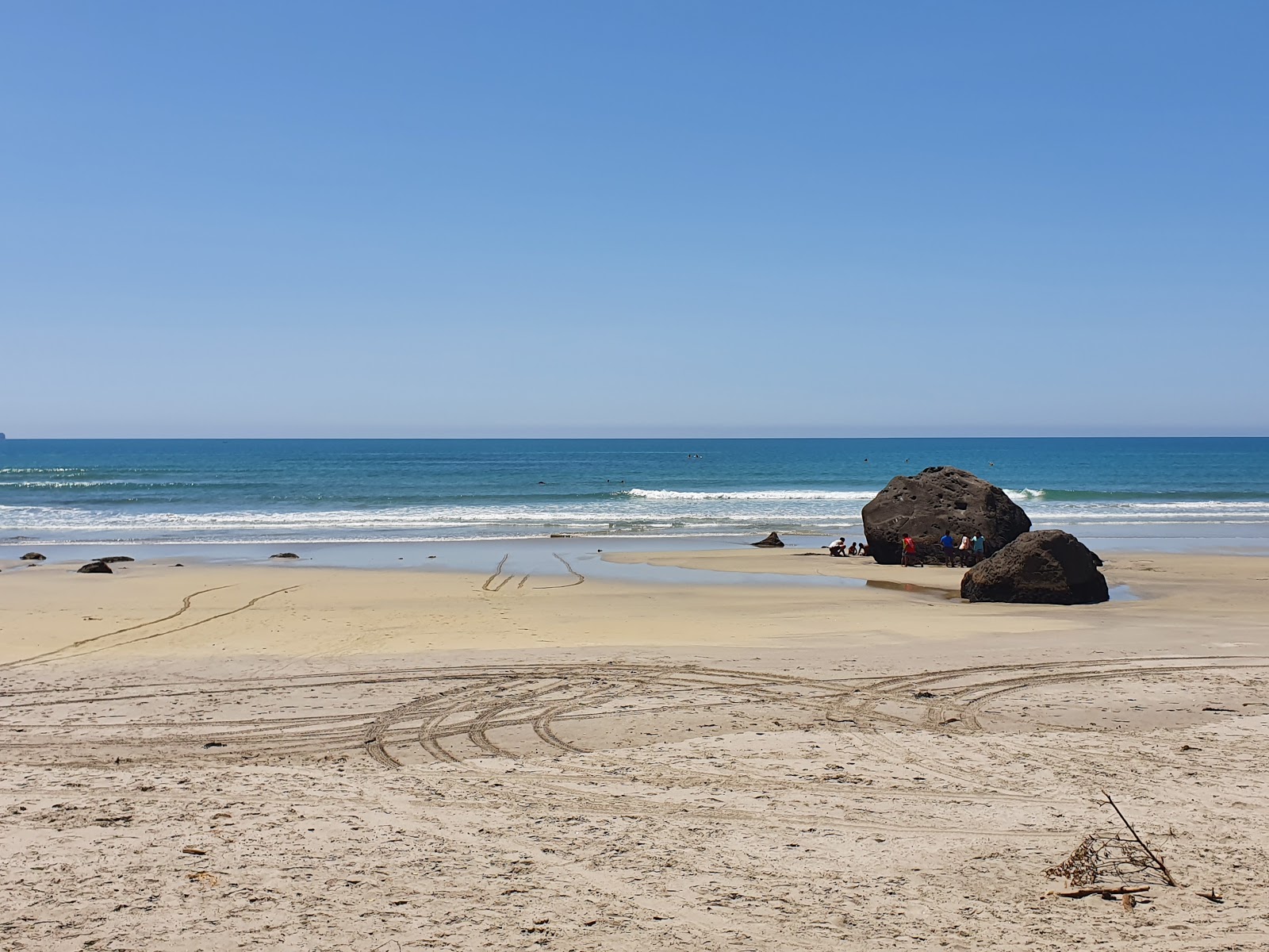 Foto von Newdicks Beach mit beiger sand Oberfläche