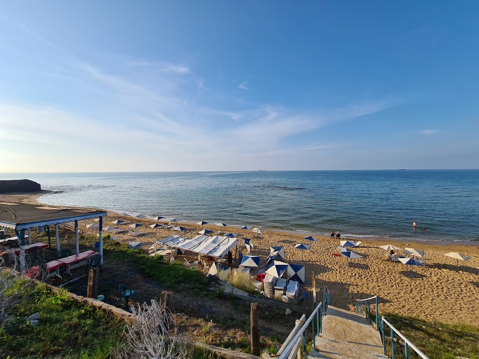 Suma beach'in fotoğrafı uzun koy ile birlikte