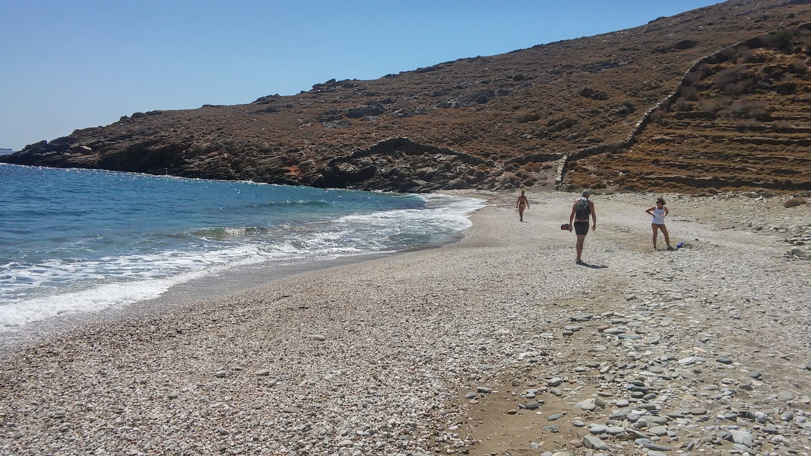 Agios Filippos'in fotoğrafı küçük koy ile birlikte