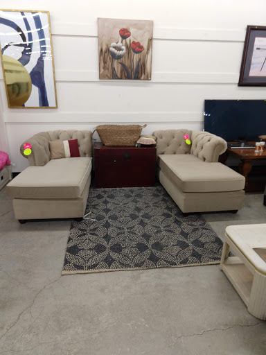 Thrift Store «St. Vincent de Paul - Q Street Thrift Store», reviews and photos, 199 Q St, Springfield, OR 97477, USA