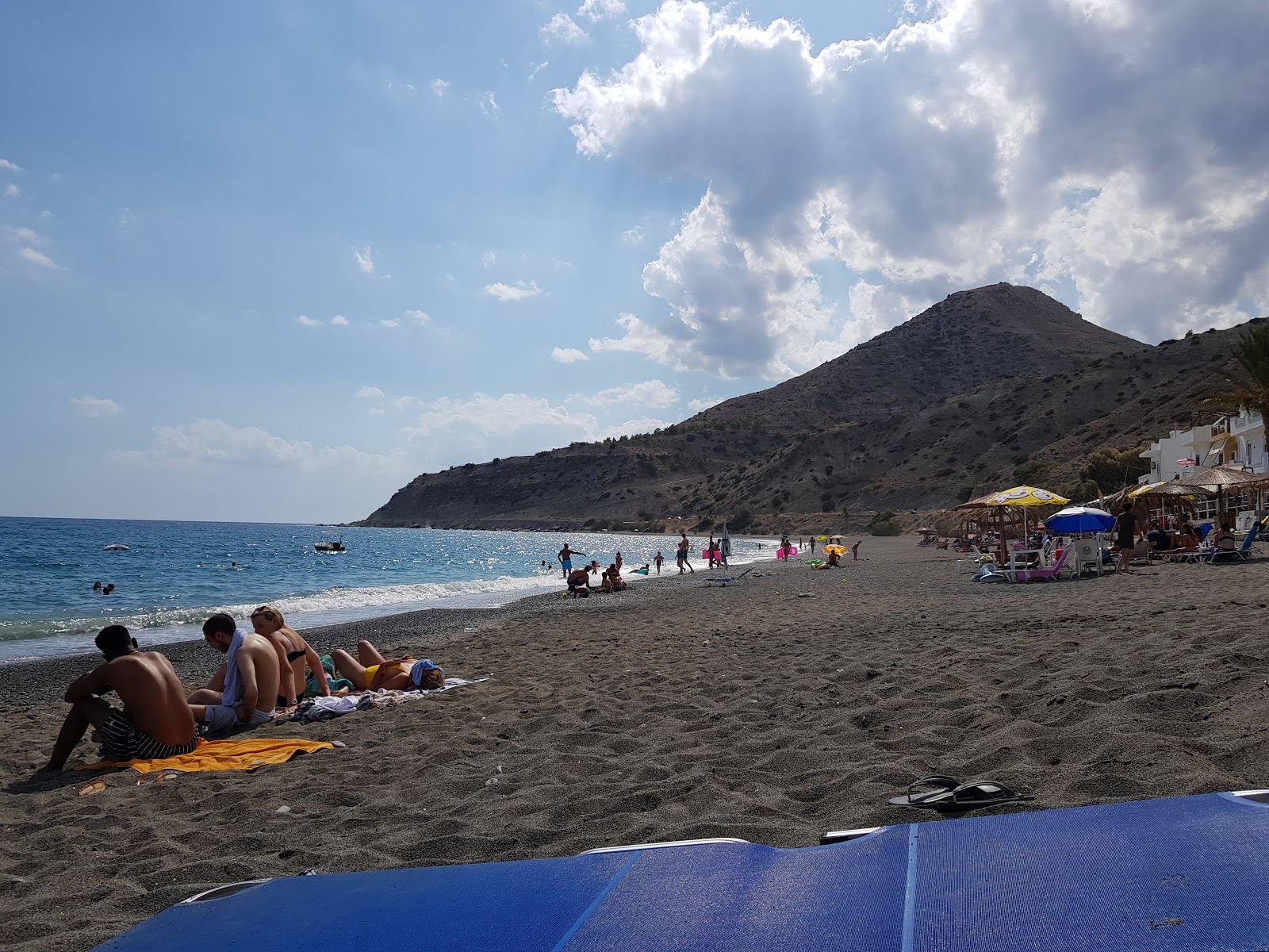 Mirtos beach'in fotoğrafı imkanlar alanı