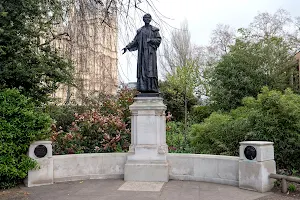 Emmeline Pankhurst Sculpture image