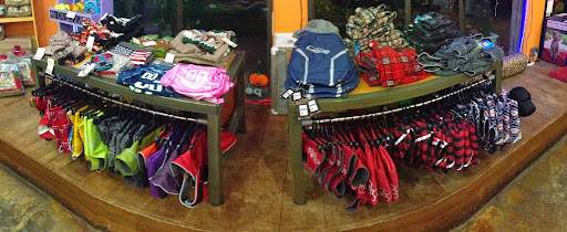 Pet Supply Store «Petapoluza Pet Supply & Grooming», reviews and photos, 114 N 36th St, Seattle, WA 98103, USA