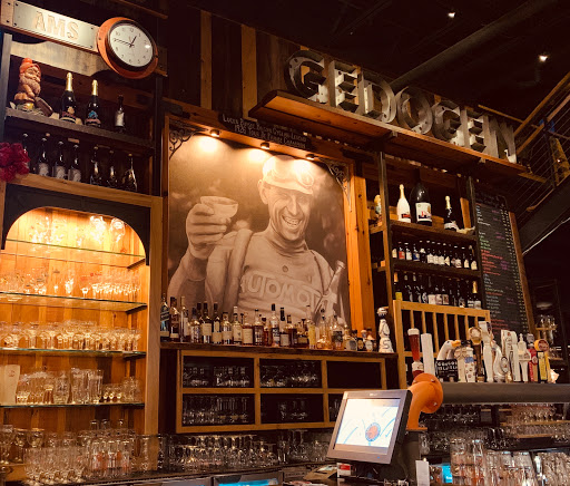 Shopping Mall «Hilldale Shopping Center», reviews and photos, 726 N Midvale Blvd, Madison, WI 53705, USA