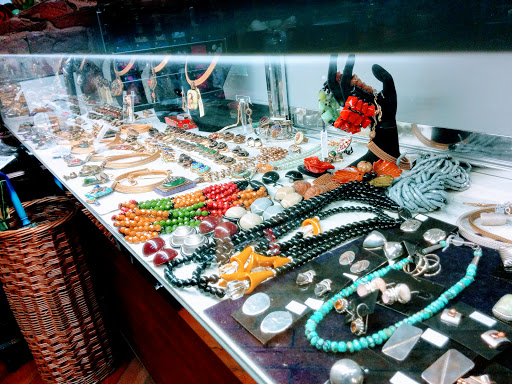 Gift Shop «Quilts Unlimited/ J. Fenton Gifts», reviews and photos, 118 E Main St, Charlottesville, VA 22902, USA