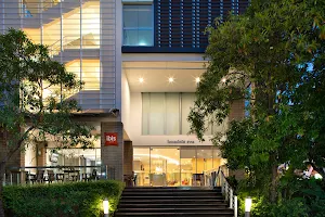 ibis Bangkok Sathorn image