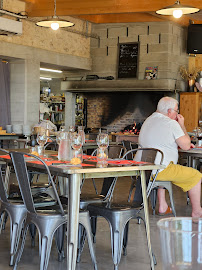 Atmosphère du Restaurant L'Auberge du cheval blanc à Brugnac - n°16