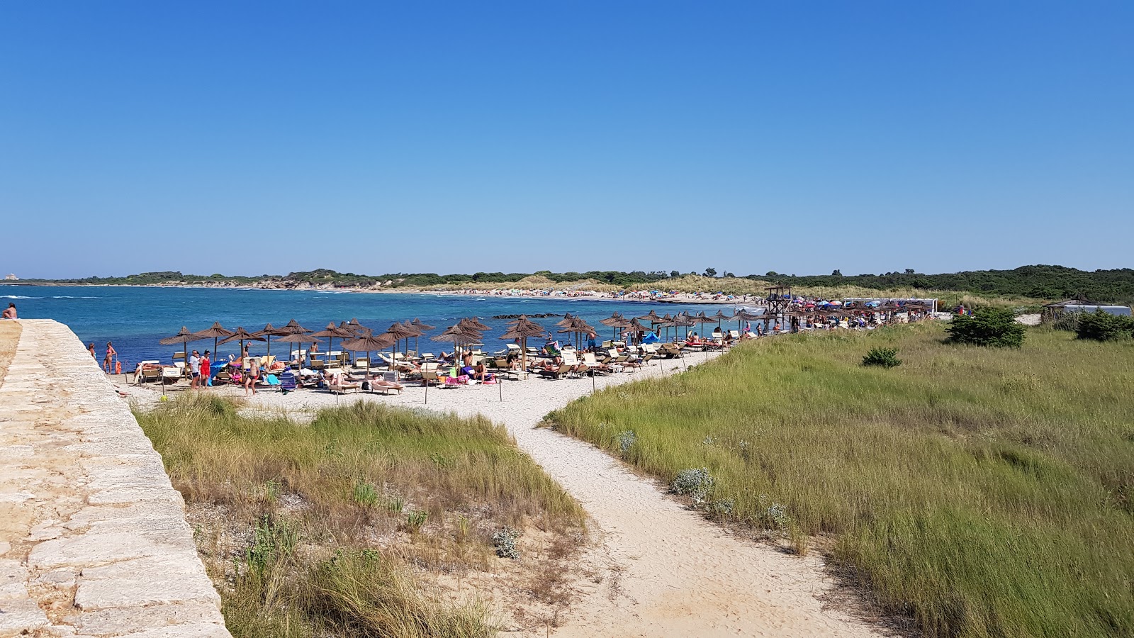 Fotografie cu Punta Penna beach - locul popular printre cunoscătorii de relaxare