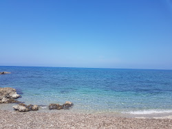 Pirgos Beach'in fotoğrafı - rahatlamayı sevenler arasında popüler bir yer