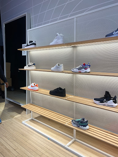 Clothing Store «Nike Lenox», reviews and photos, 3393 Peachtree Rd, Atlanta, GA 30326, USA