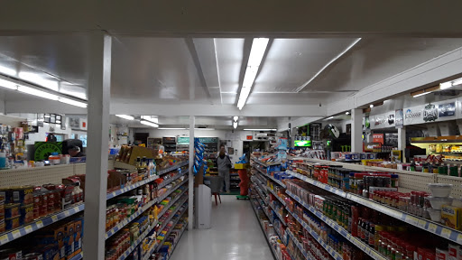 Grocery Store «Lake Sawyer Grocery», reviews and photos, 29036 216th Ave SE, Black Diamond, WA 98010, USA