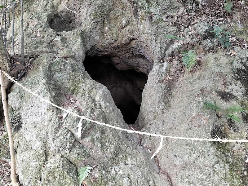 弁天洞穴