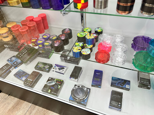 Tobacco Shop «Smoke Hut Smoke Shop», reviews and photos, 11902 Blue Ridge Boulevard g, Grandview, MO 64030, USA