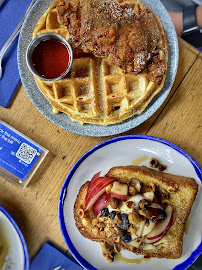 Chicken and Waffles du Restaurant brunch Kozy Notre Dame- All day Brunch & Coffee à Paris - n°7