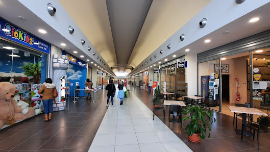 Centro Commerciale Shopping Piccinini s.s 17 Est Km 42.000, Zona Industriale Bazzano, 67100 L'Aquila AQ, Italia