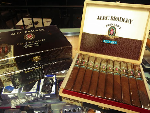 Tobacco Shop «Tobacco Town», reviews and photos, 17108 Fort St, Riverview, MI 48193, USA