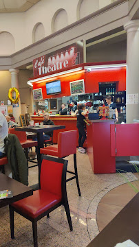Atmosphère du Restaurant Cafe Theatre à Le Pontet - n°7