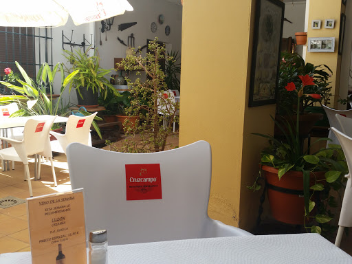 Restaurante Las Ánforas - C. Poeta Luis Cernuda, 24, 26, 29120 Alhaurín el Grande, Málaga, España